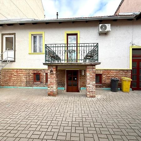 Kuriozum Vendeghaz Hotel Szeged Bagian luar foto