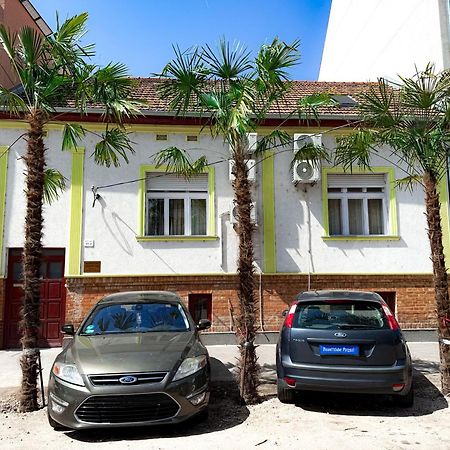 Kuriozum Vendeghaz Hotel Szeged Bagian luar foto