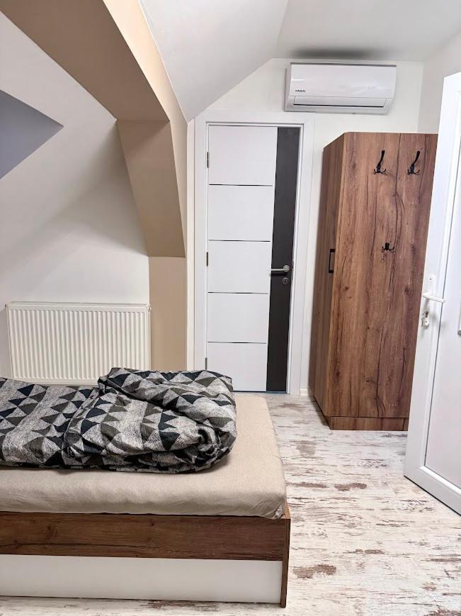 Kuriozum Vendeghaz Hotel Szeged Bagian luar foto
