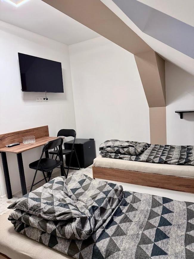 Kuriozum Vendeghaz Hotel Szeged Bagian luar foto