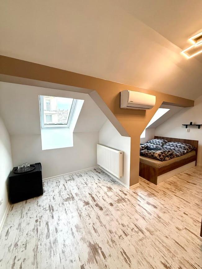 Kuriozum Vendeghaz Hotel Szeged Bagian luar foto