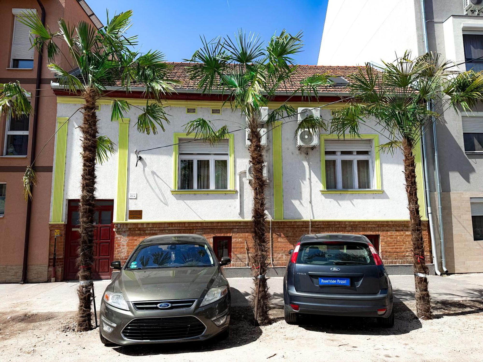Kuriozum Vendeghaz Hotel Szeged Bagian luar foto